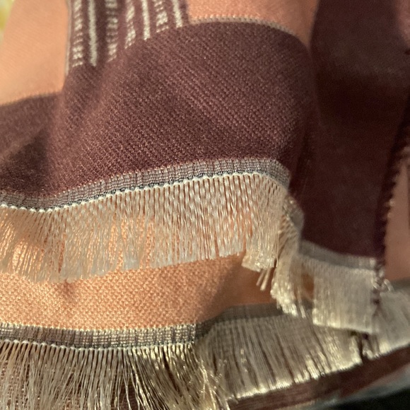 Jacquard Scarf ~ Absolutely gorgeous ~ Get your Scarf on! - Picture 6 of 8